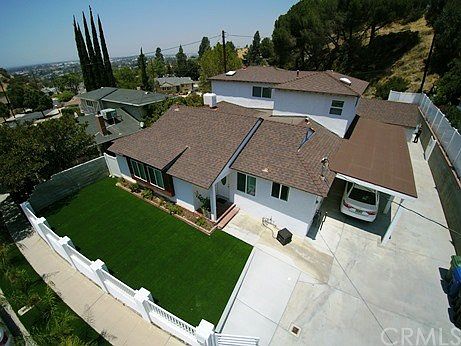 2nd image of 10069 Roscoe Blvd