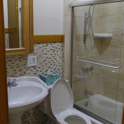 4th image of 2431 W Artesian Ave #1