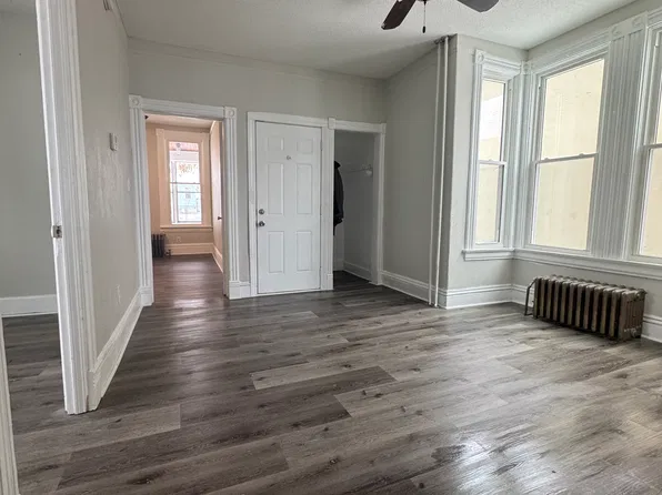 896 Case Ave #1, Saint Paul, MN 55106
