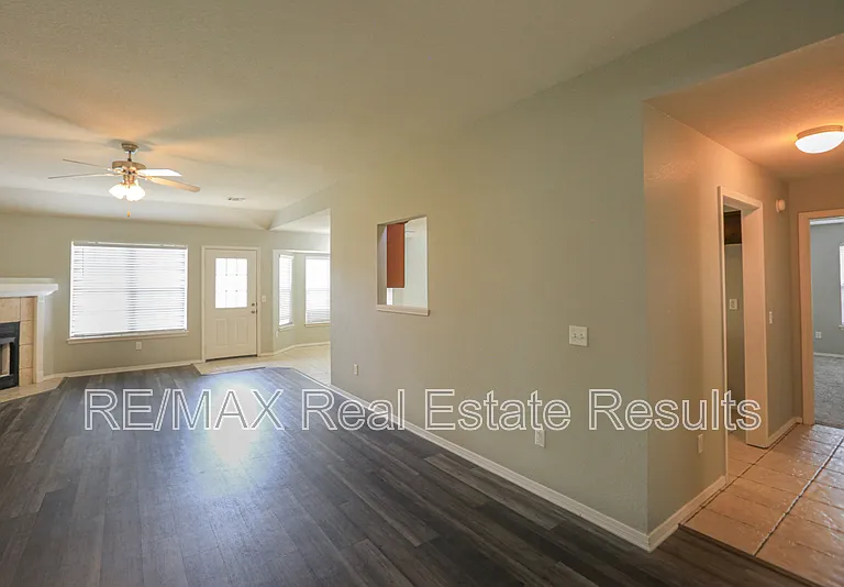 1907 SW Columbus Rd — Photo 11