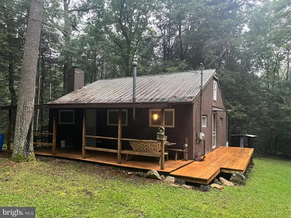 2082 Pine Grove Rd, Fayetteville, PA 17222