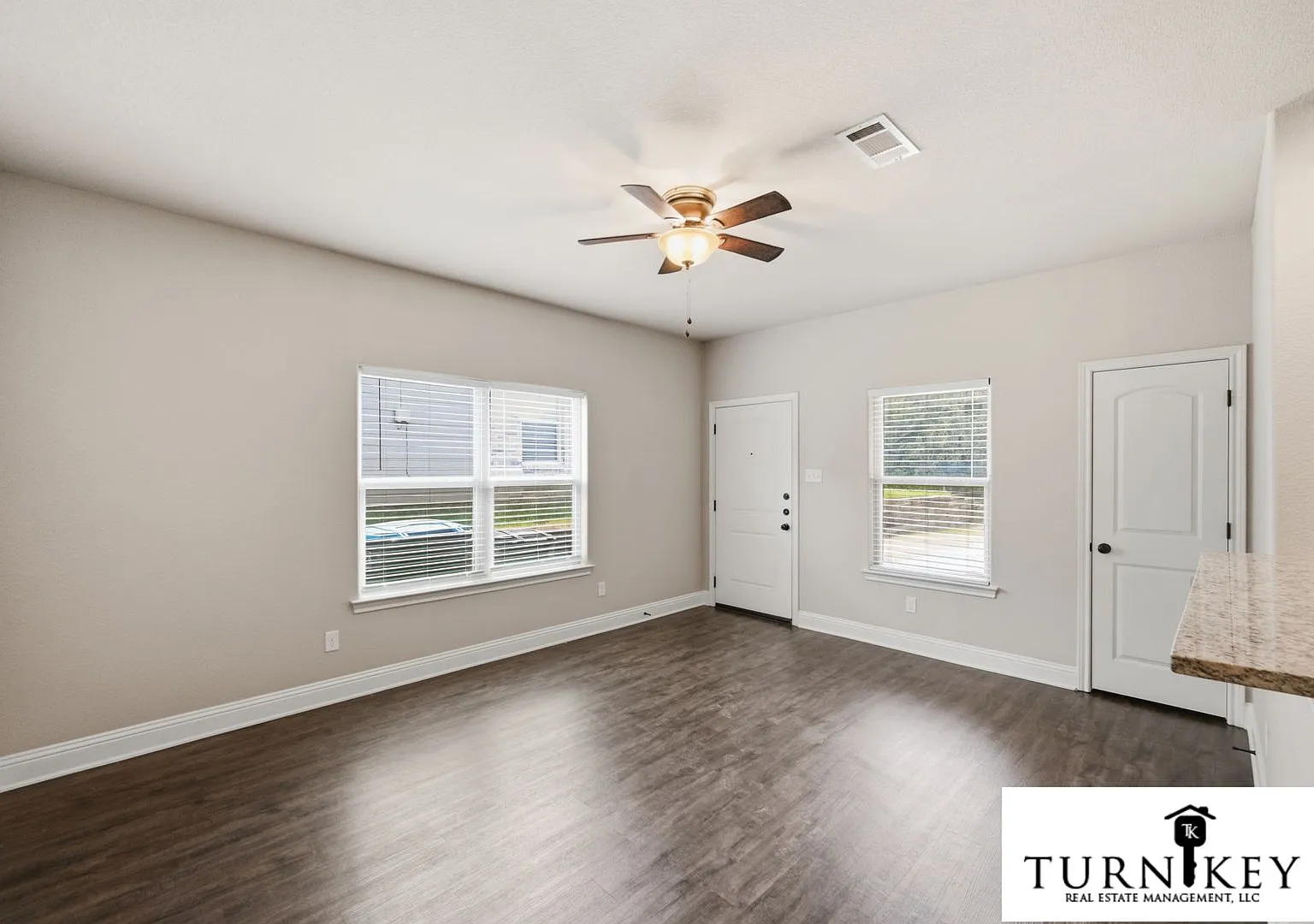3217-3219 Karen St. — Photo 4