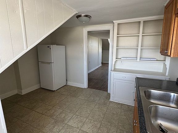 4th image of 664-666 N Oak Hill Ave #3