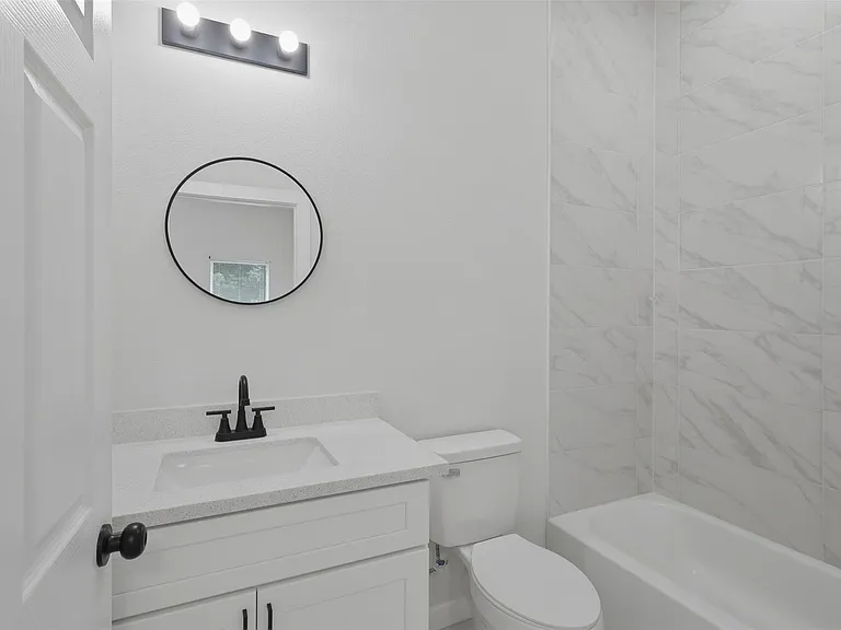 405 Clearwater St #A — Photo 11