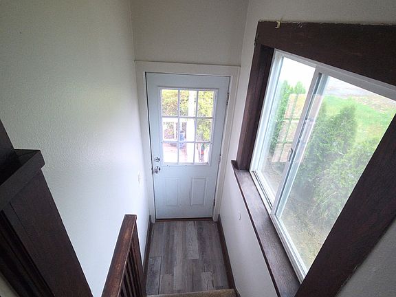 4th image of 611 W 1st St #3