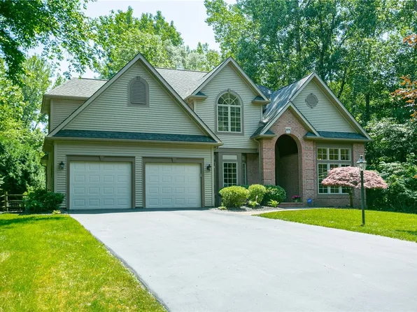 684 Galleon Dr, Webster, NY 14580