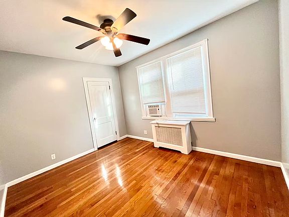 5th image of 14 Joan Pl Floor 1