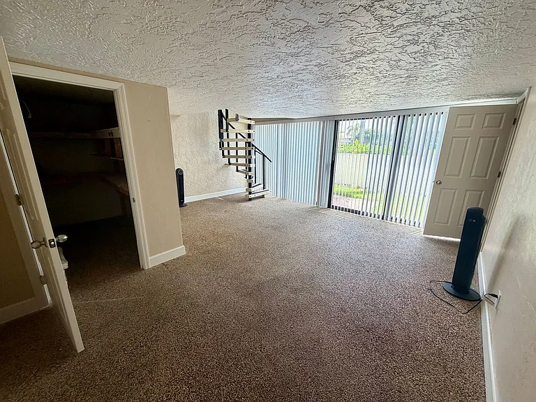 1024 Anglers Cv — Photo 2