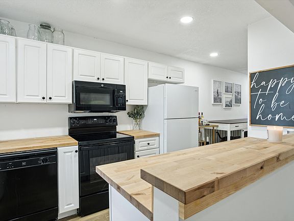 2nd image of 126 Sparrow Drive #7a