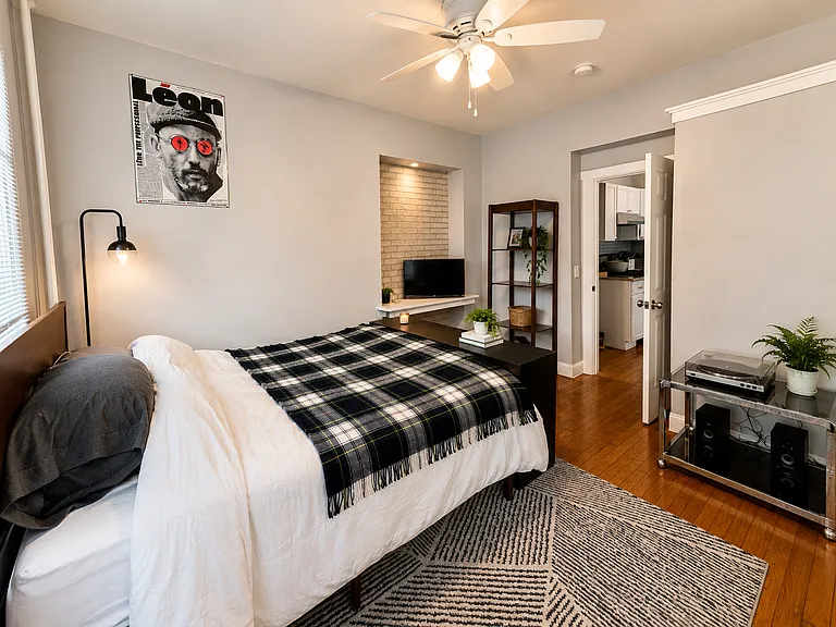 320 W Wilson St — Photo 1