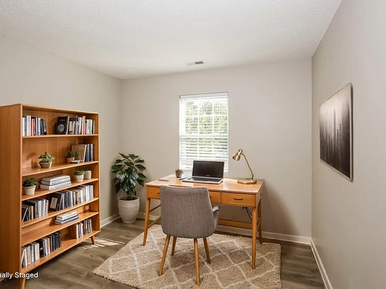 137 Lantana Dr — Photo 16