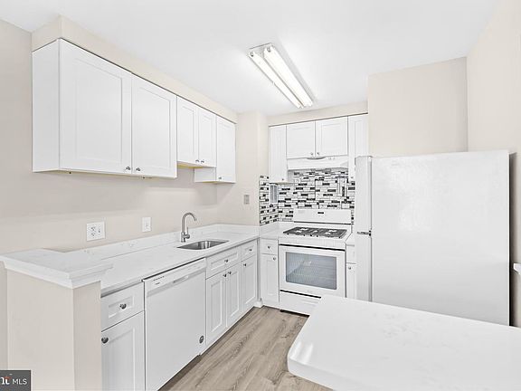 4th image of 8 S Van Dorn St APT 203