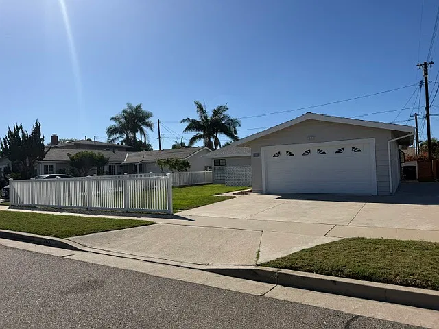 4 bed, 1355 sqft, $4,500 — Photo 2