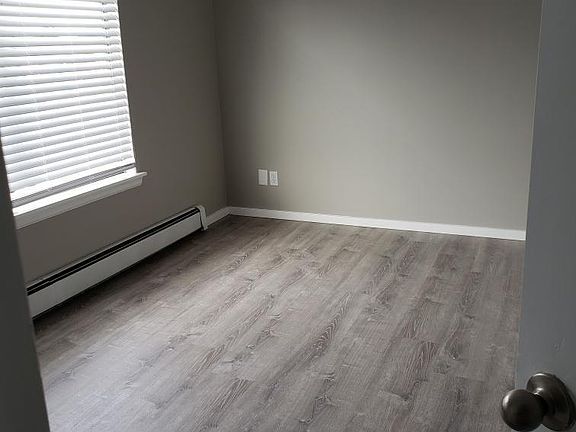 5th image of 930 12th St SE APT 103