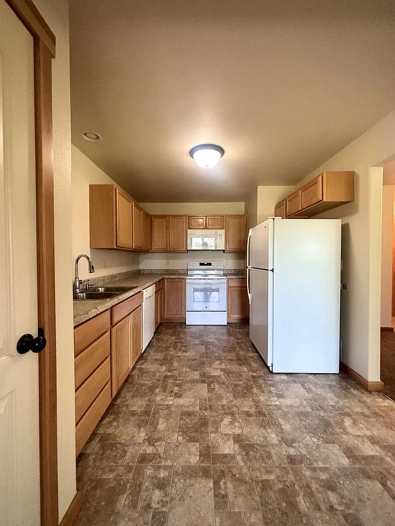 310 5th Ave W — Photo 2