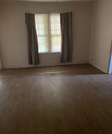 5th image of 130 Elm Ct