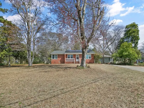 1025 Martindale Dr, Fayetteville, NC 28304