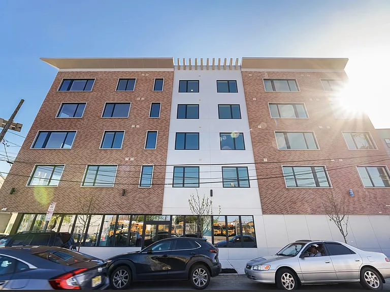658 Grand St #504 — Photo 3