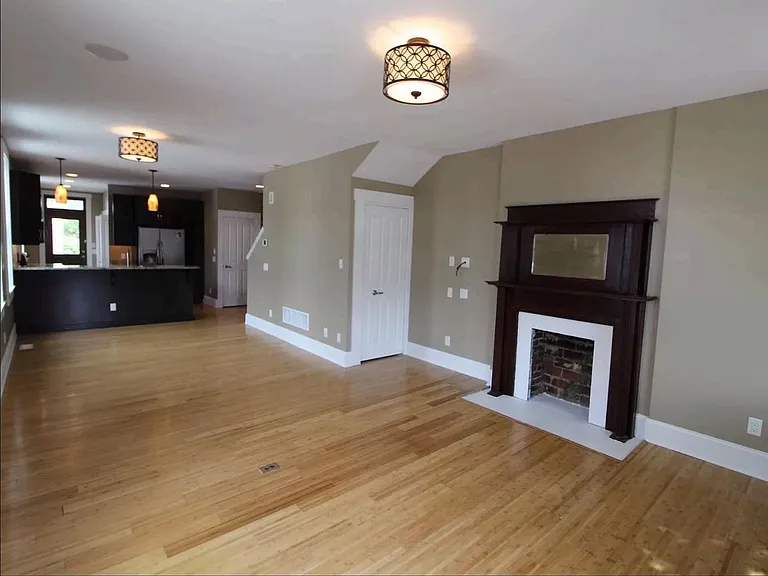 636 S Pearl St — Photo 3