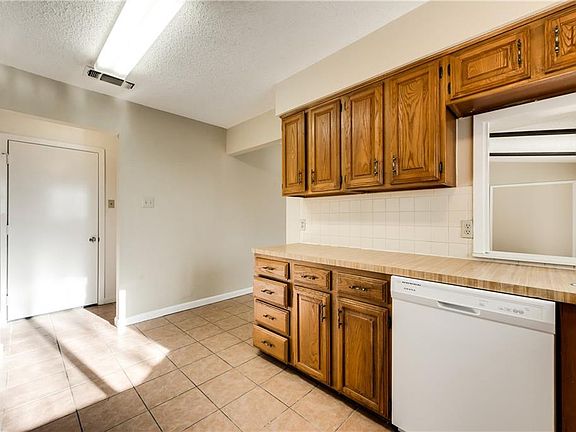 4th image of 6701 Sunnybank Dr