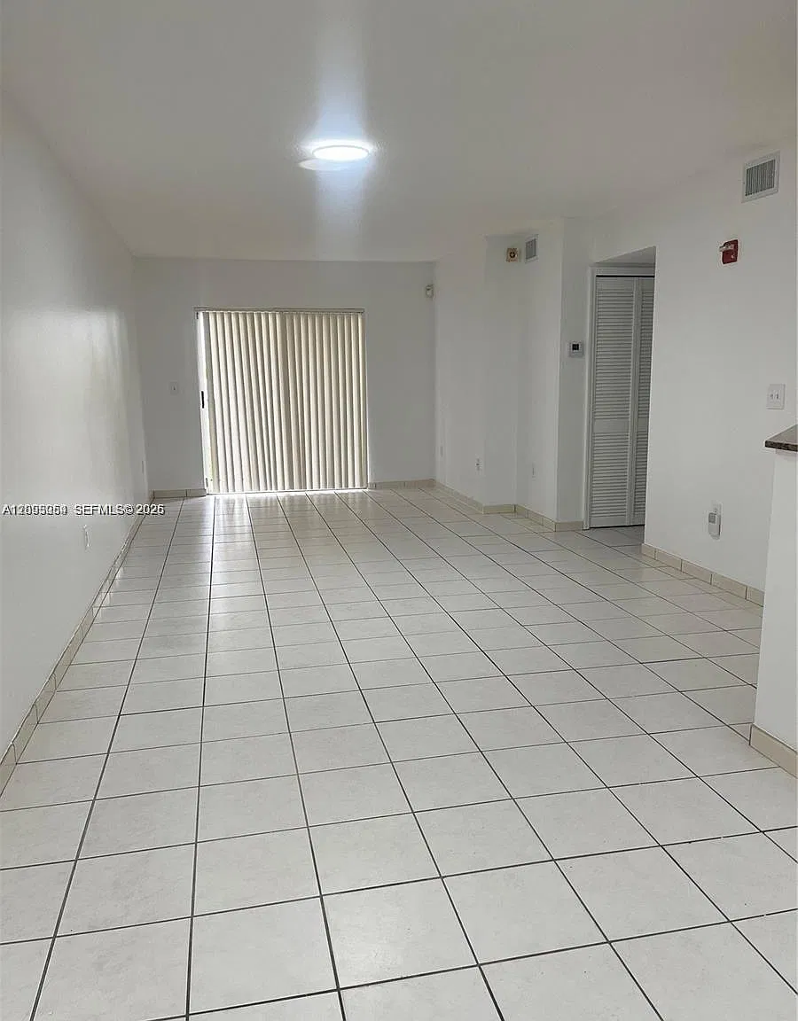 Vista Al Lago Condo — Photo 2