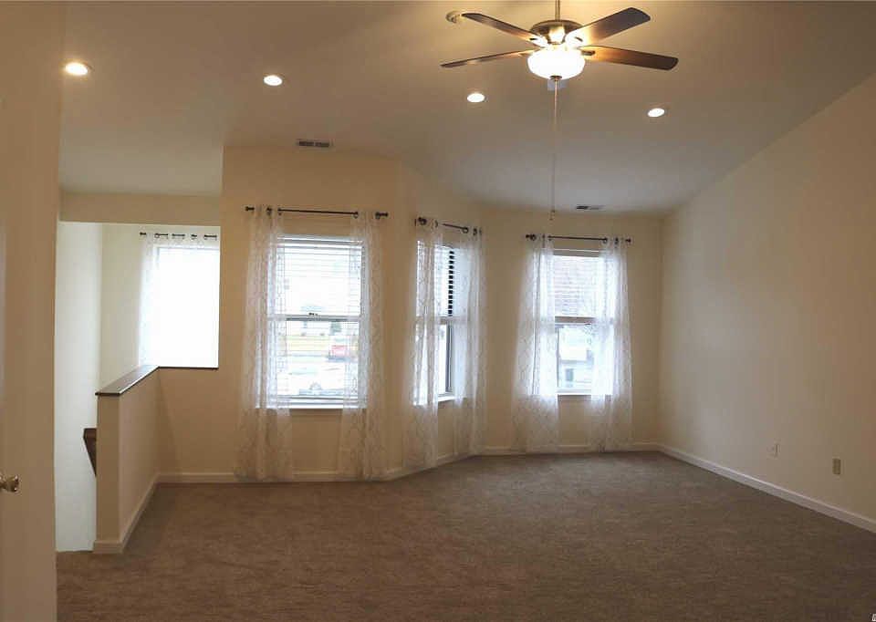 1st image of 238 Windward Ct N