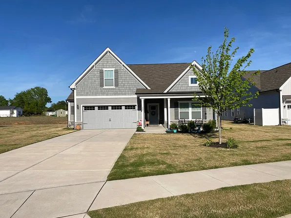 105 Benson Village Dr, Benson, NC 27504