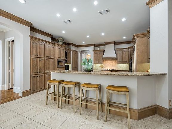 3rd image of 3212 Silver Creek Dr
