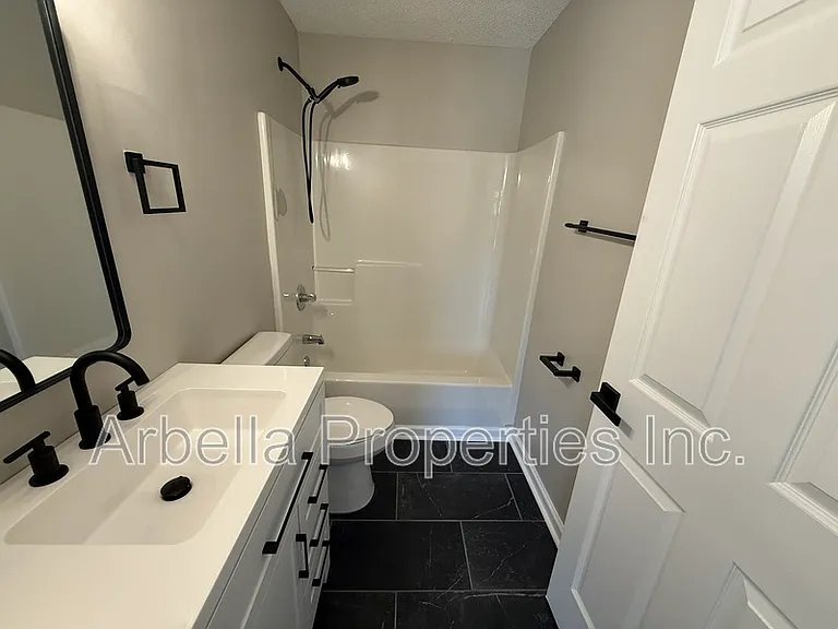 1735 Blakewood Ct — Photo 18