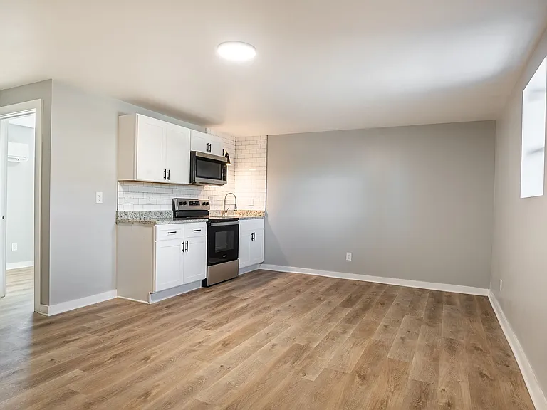 650 4th St NE #12 — Photo 2