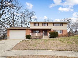 1221 Harmony Ln, Fairborn, OH 45324