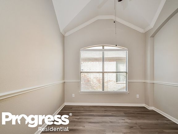 5th image of 1409 Mockingbird Dr