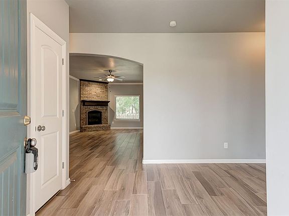 5th image of 8720 Tall Oaks Dr