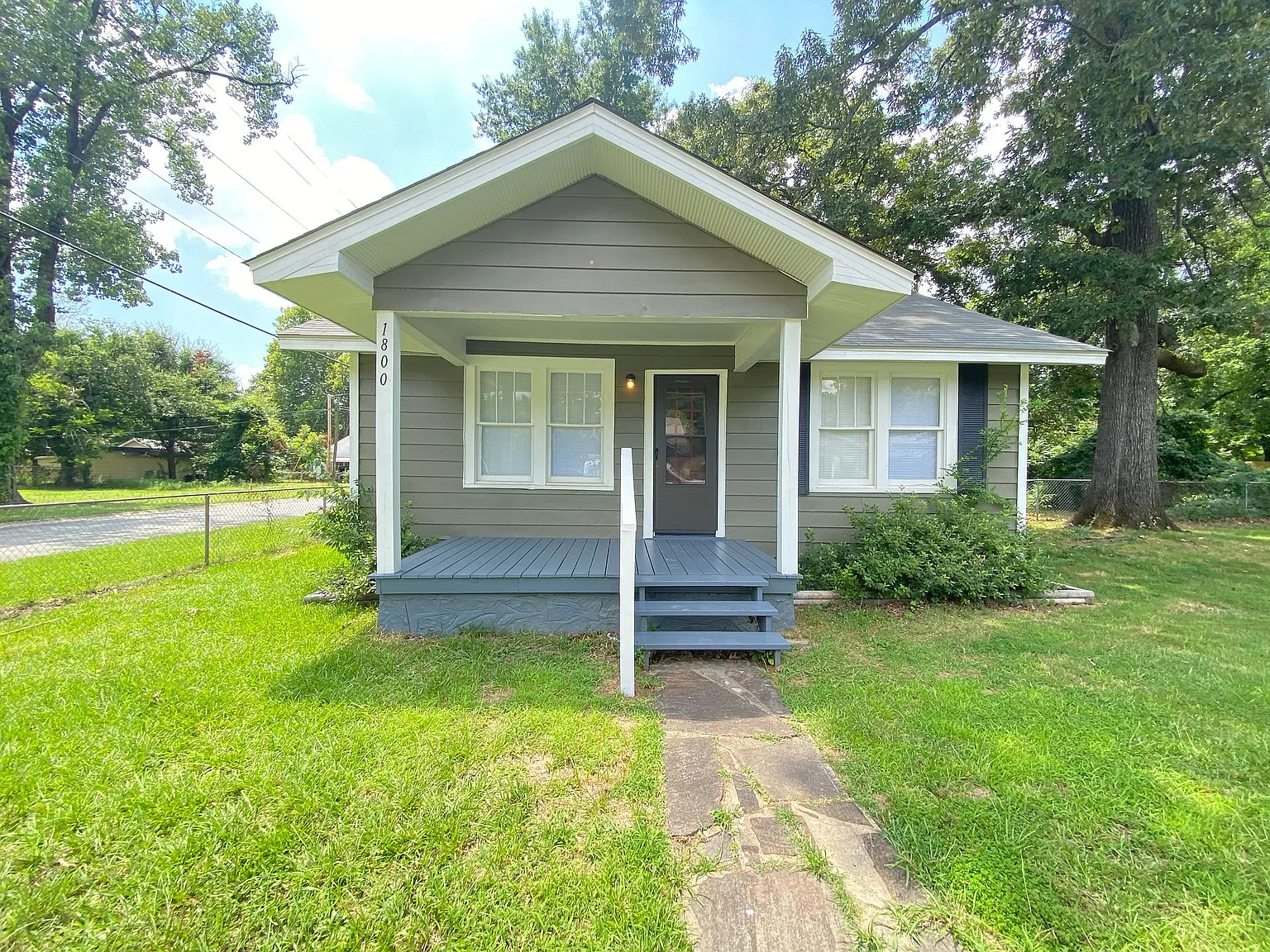 1800 W Long 17th St — Photo 1
