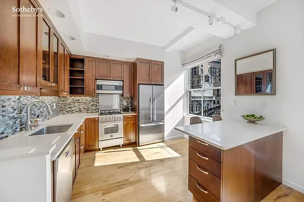 Sold by Sotheby's International Realty | media 3