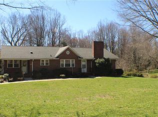 330 Oak Summit Rd, Winston Salem, NC 27105