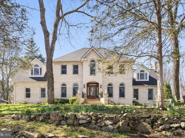 7929 Wellington Dr, Warrenton, VA 20186