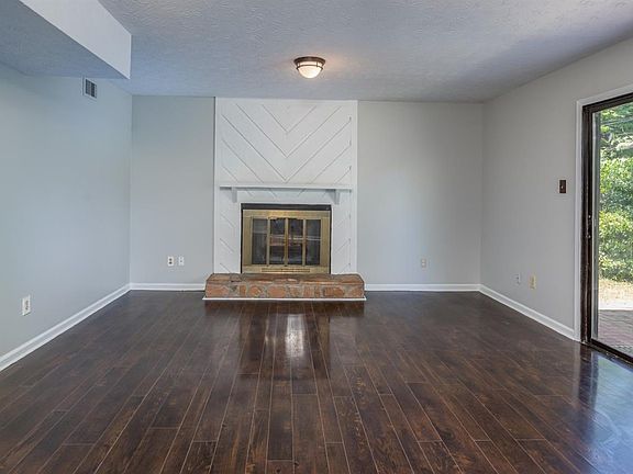 4th image of 1409 Jocasta Dr