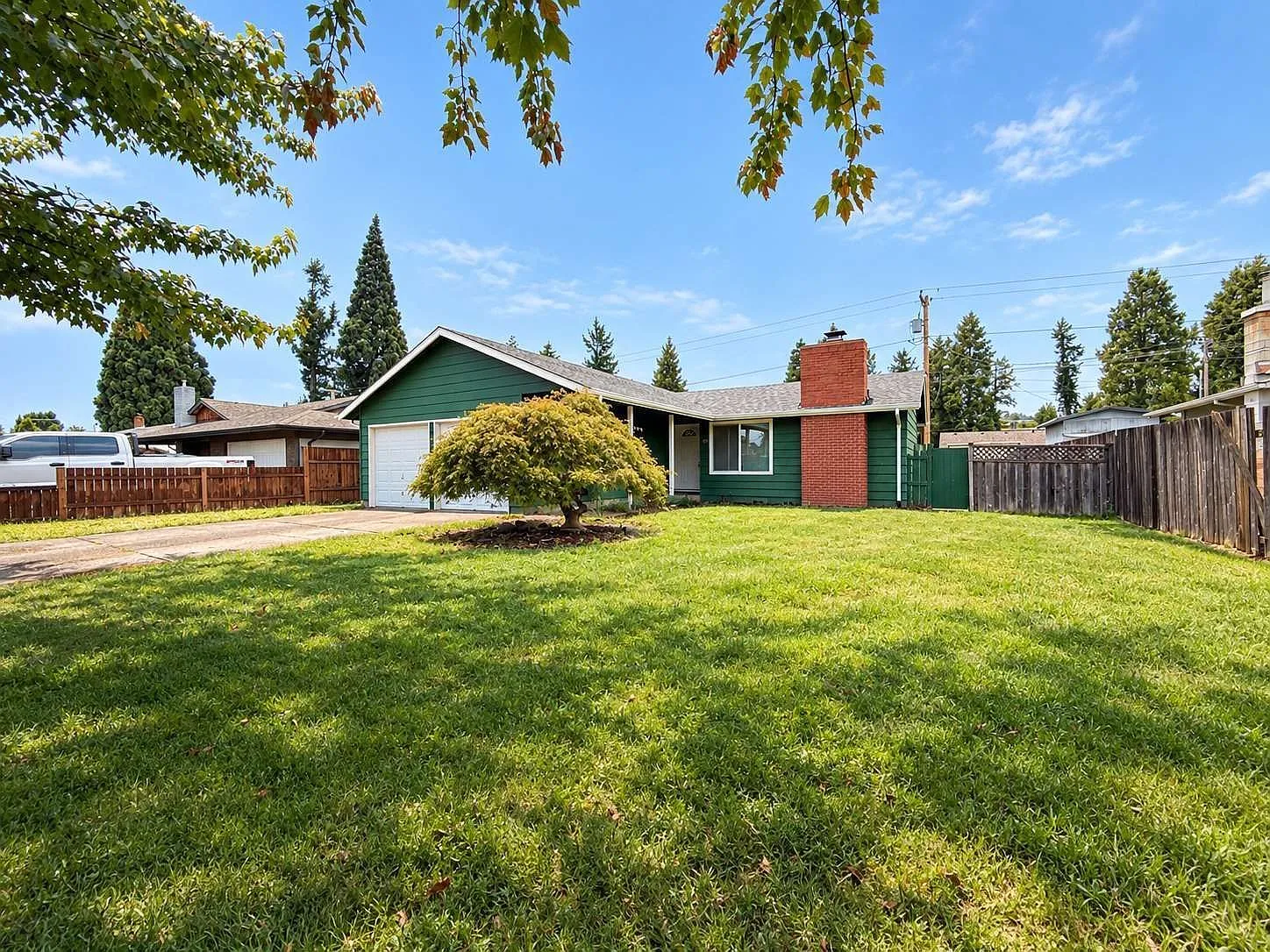 3 bed, 1.0 bath, 1102 sqft, $2,000 — Photo 2