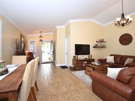 5th image of 855 San Remo Dr