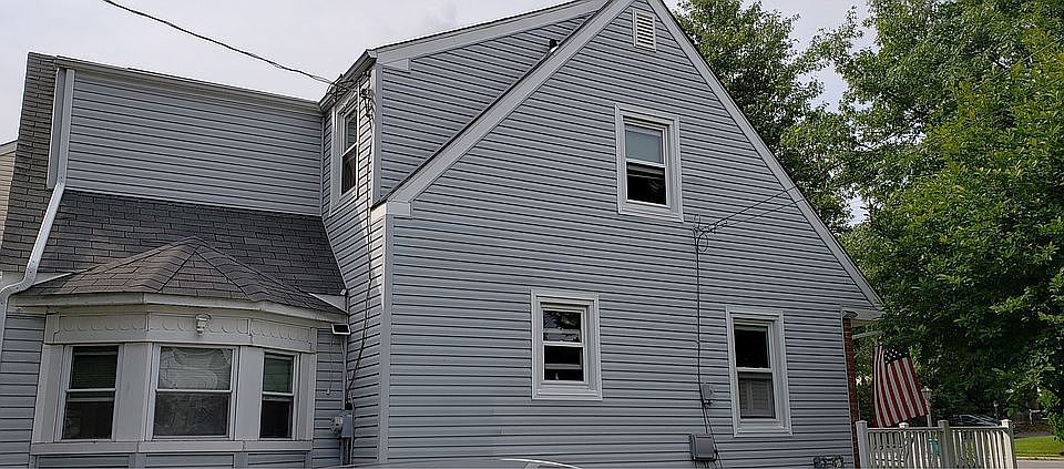 2nd image of 1600 Walnut Ave