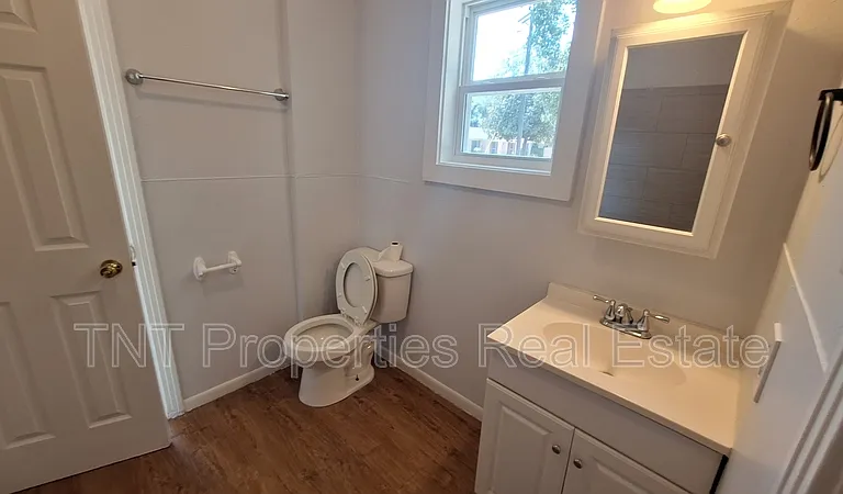 1618 Willow St — Photo 10