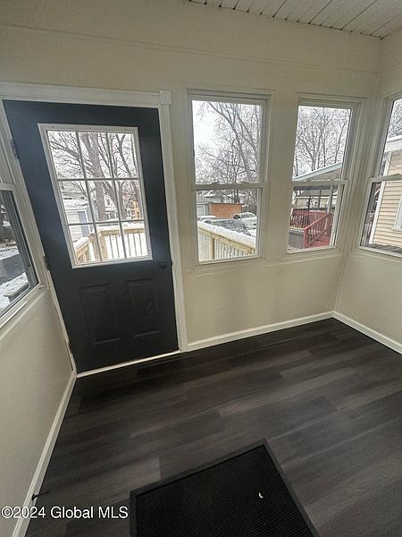 4th image of 419 Plymouth Avenue