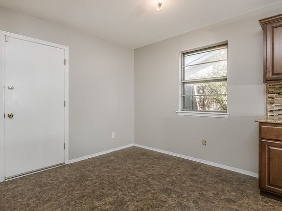 5th image of 1439 Dogwood Ln