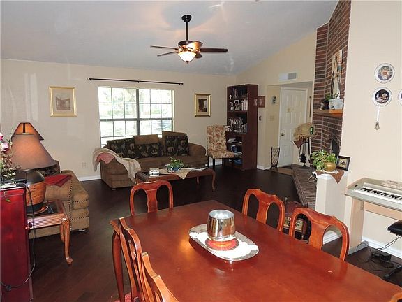 4th image of 4205 Huckleberry Dr