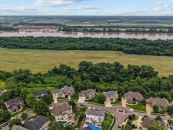 3rd image of 279 Greycliff Bluff Dr