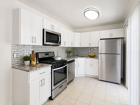 2nd image of 1 Ashwood Ct #2016