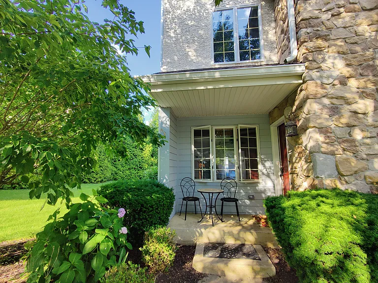 366 Bristol Cir — Photo 6