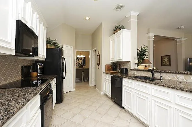 Building Photo - Cedarvale Ln