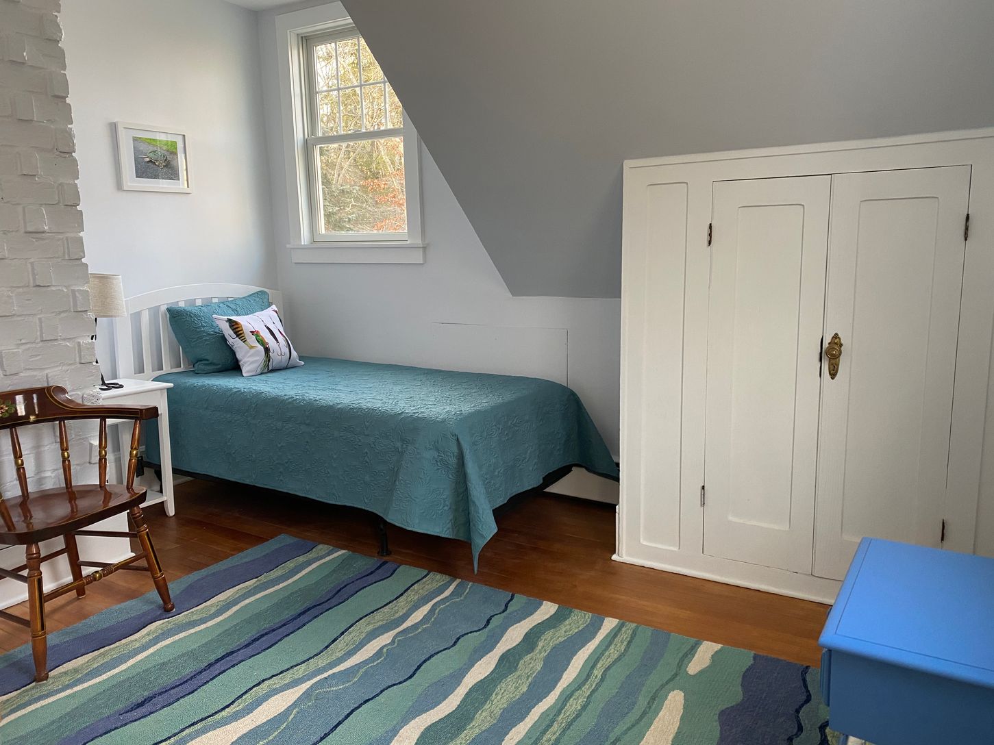  2nd floor bedroom with one twin bed